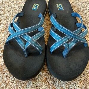 TEVA Women’s Size 8 Olowahu Mush Strappy Flip Flops Blue